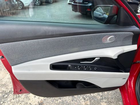 Used 2022 Hyundai Elantra Limited w/ Preferred Accessory Package FWD image 23