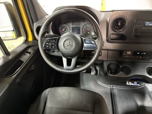 Used 2020 Mercedes-Benz Sprinter 2500 image 11