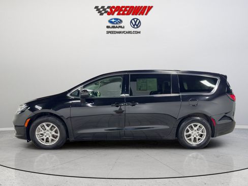 Used 2024 Chrysler Pacifica Touring-L FWD image 10