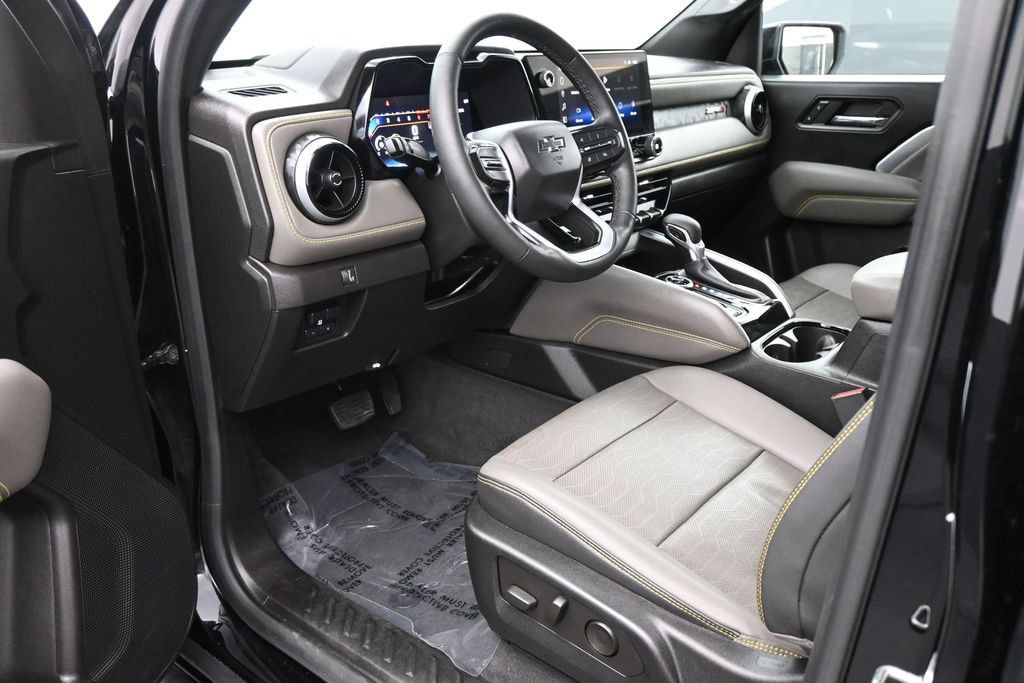 Used 2023 Chevrolet Colorado ZR2 w/ ZR2 Convenience Package III AWD/4WD image 2