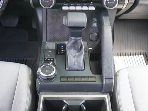 Used 2024 Toyota Tacoma SR5 AWD/4WD image 22