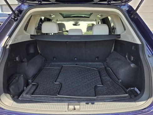 Used 2023 Volkswagen Tiguan SE AWD/4WD image 28