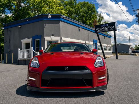 Used 2016 Nissan GT-R Black Edition AWD/4WD image 2