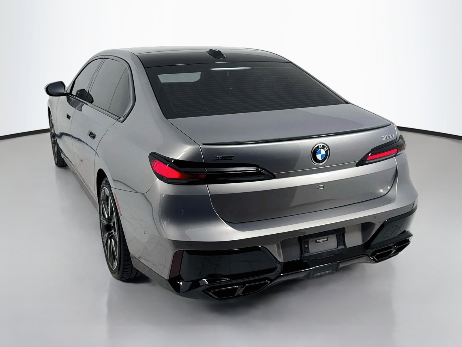 Used 2023 BMW 760i xDrive AWD/4WD image 6