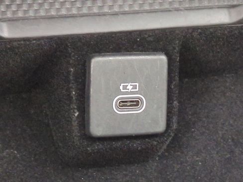 Certified 2024 Land Rover Range Rover SE image 32