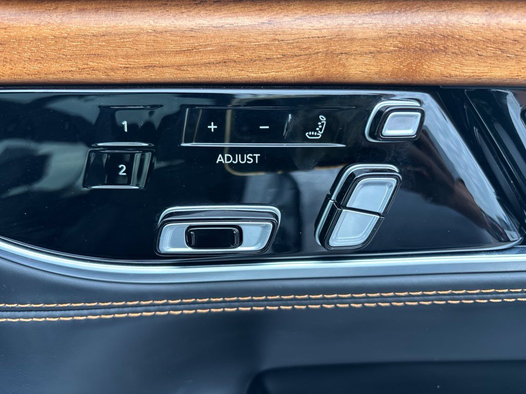 Used 2024 Jeep Grand Wagoneer Series III w/ Flexible Seating Group AWD/4WD image 56