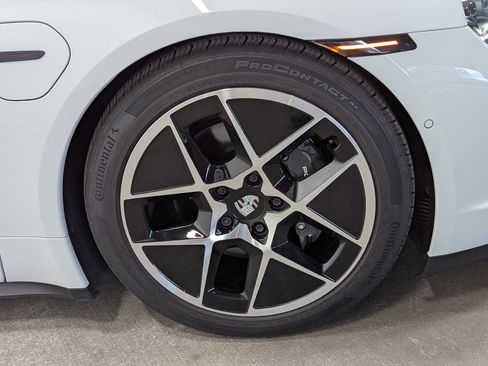 Used 2025 Porsche Taycan image 11