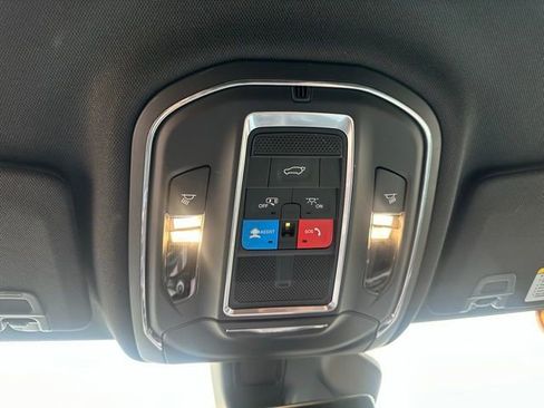 Used 2022 Jeep Grand Cherokee Trailhawk w/ Luxury Tech Group III image 25