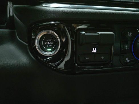 Used 2025 Chevrolet Silverado 2500 High Country w/ High Country Premium Package AWD/4WD image 33
