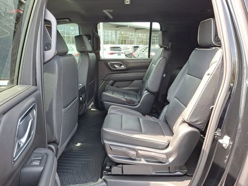 Used 2022 GMC Yukon XL SLT w/ SLT Luxury Package AWD/4WD image 11