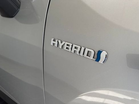 Used 2019 Toyota RAV4 XLE AWD/4WD image 6