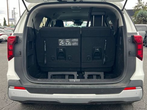 Used 2025 Kia Carnival FWD image 8