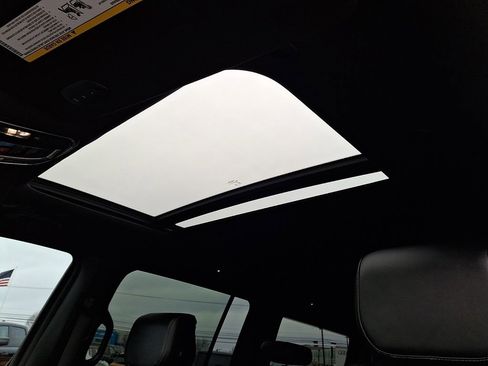 Used 2022 Jeep Wagoneer Series II w/ Premium Group I AWD/4WD image 16