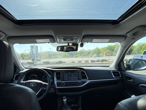 Used 2016 Toyota Highlander Limited w/ Driver Technology Package image 12