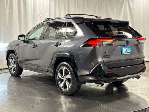 Used 2021 Toyota RAV4 SE w/ Weather & Moonroof Package AWD/4WD image 9