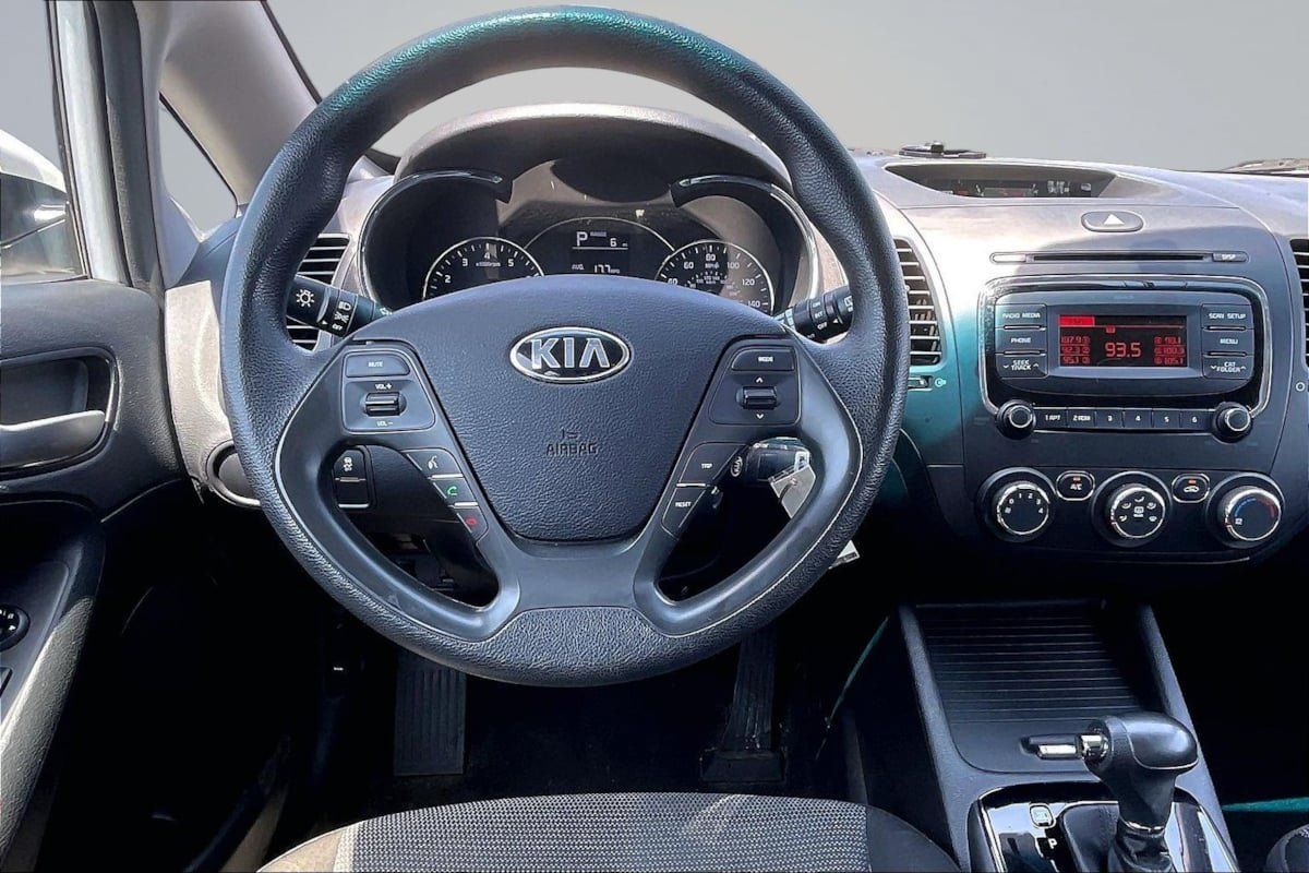 Used 2017 Kia Forte LX FWD image 5