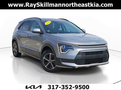 Used 2025 Kia Niro LX image 1