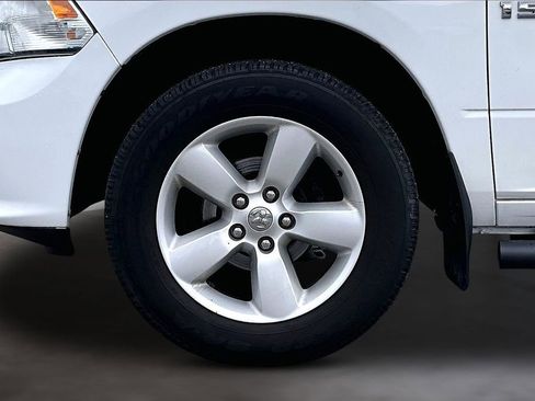 Used 2015 RAM 1500 Express AWD/4WD image 10