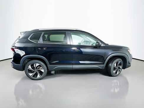 New 2025 Volkswagen Taos SE w/ Panoramic Sunroof Package image 8