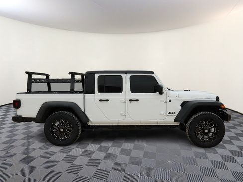 Used 2025 Jeep Gladiator Sport AWD/4WD image 5