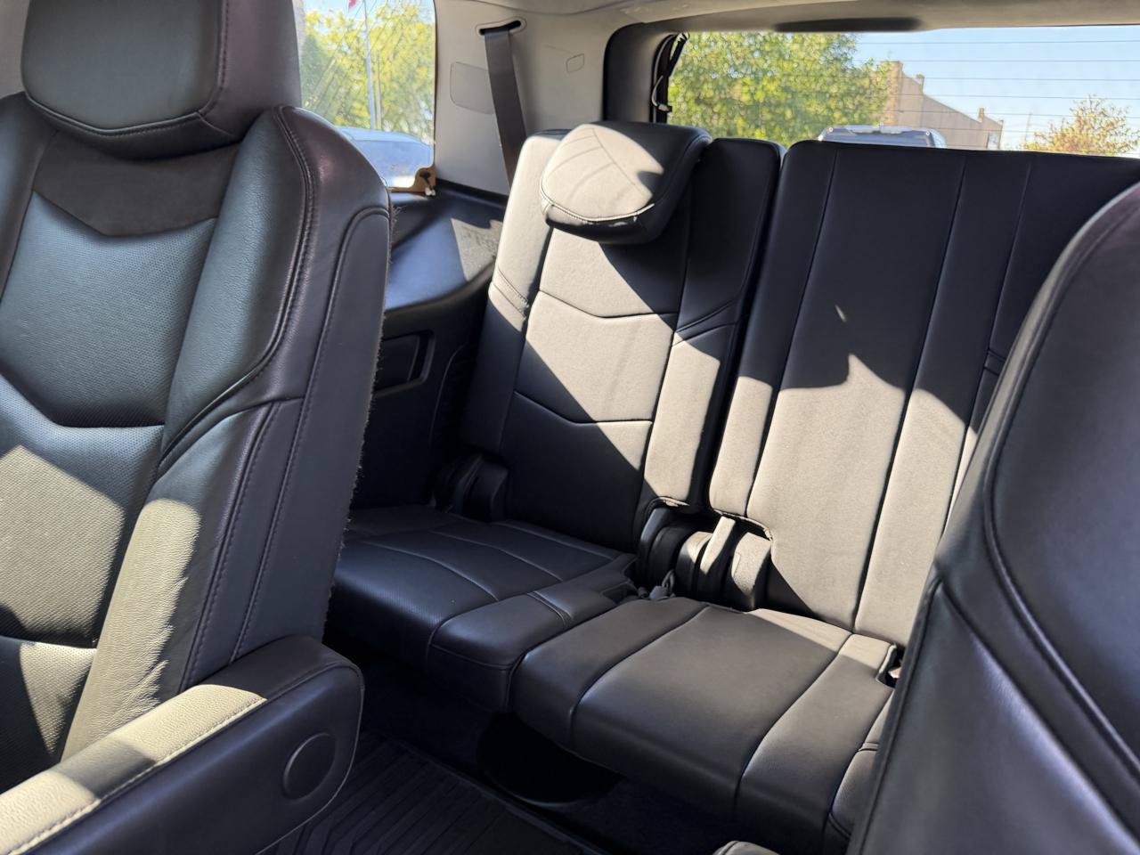 Used 2020 Cadillac Escalade Luxury AWD/4WD image 15