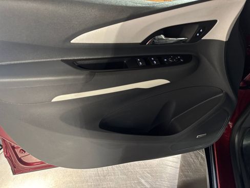 Used 2020 Chevrolet Bolt Premier w/ Infotainment Package image 26