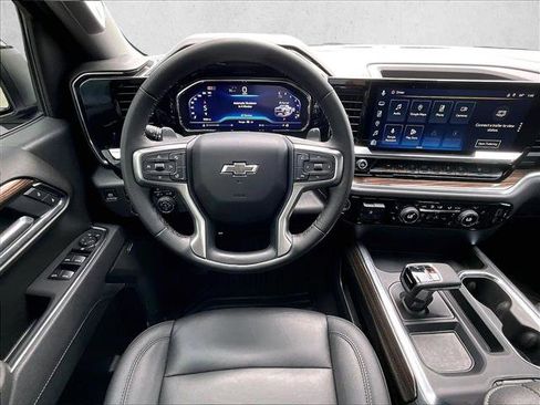 Used 2025 Chevrolet Silverado 1500 LT Trail Boss w/ Convenience Package II image 7