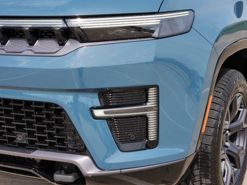 New 2026 Jeep Grand Wagoneer 4WD image 6
