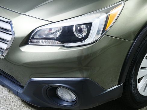 Used 2017 Subaru Outback 2.5i Premium image 16