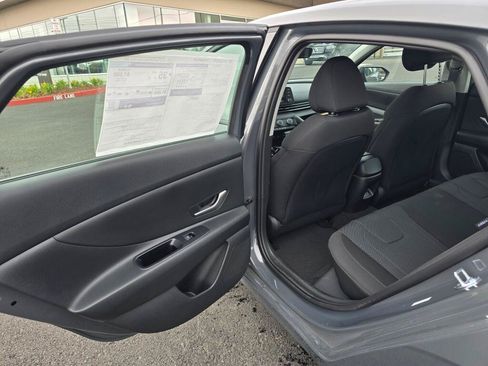 New 2026 Hyundai Elantra SE FWD image 32