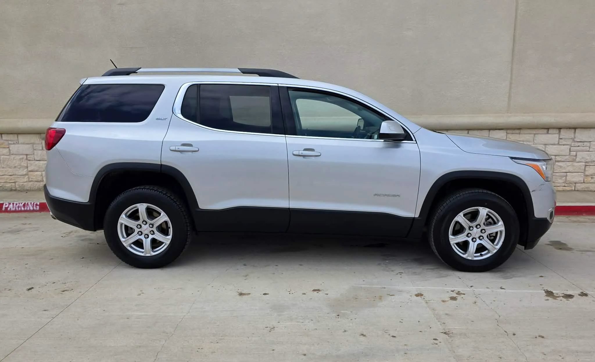 Used 2019 GMC Acadia SLT FWD image 2