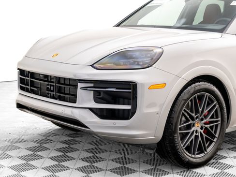 New 2026 Porsche Cayenne GTS image 38