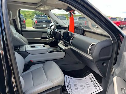 Used 2025 Ford Expedition Max Active AWD/4WD image 15