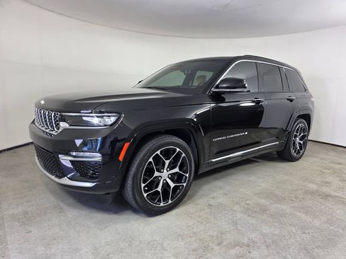 Used 2024 Jeep Grand Cherokee Summit AWD/4WD image 8