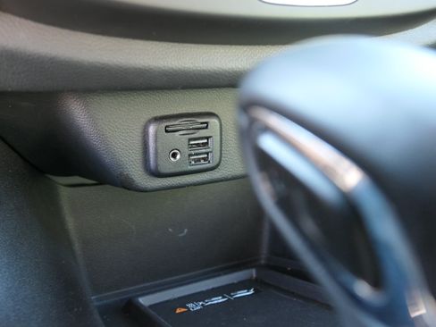 Used 2023 Chevrolet Traverse RS FWD image 21