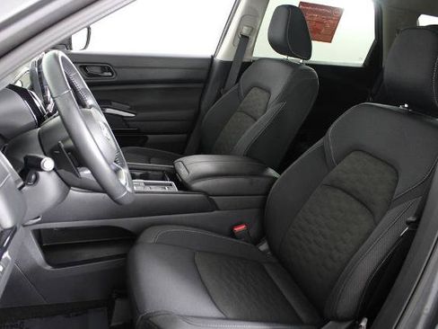 Certified 2025 Nissan Pathfinder SV FWD image 21