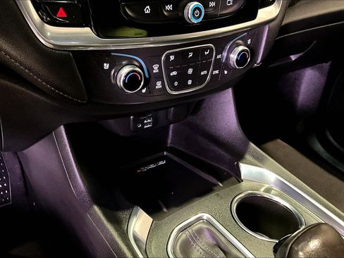 Used 2022 Chevrolet Traverse Premier AWD/4WD image 15