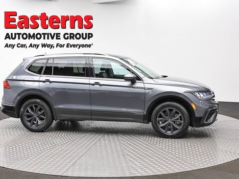 Used 2022 Volkswagen Tiguan SE w/ Panoramic Sunroof Package image 4