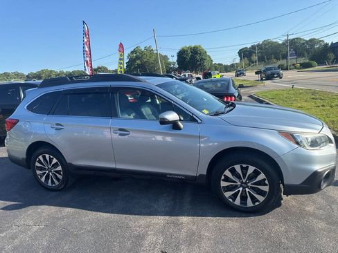 Used 2017 Subaru Outback 2.5i Limited AWD/4WD image 36