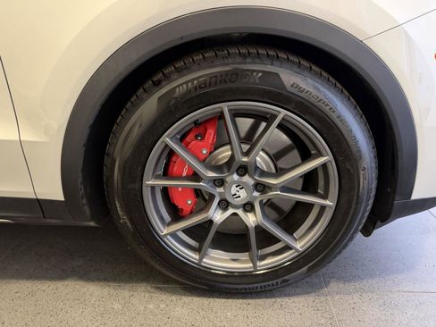 Used 2025 Porsche Cayenne S image 13