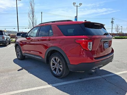 Used 2024 Ford Explorer XLT w/ Equipment Group 202A AWD/4WD image 9