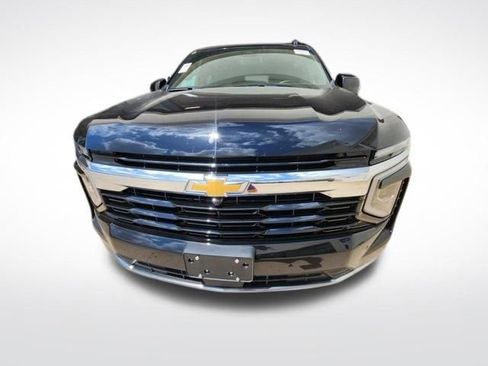 Used 2025 Chevrolet Suburban LS RWD image 2