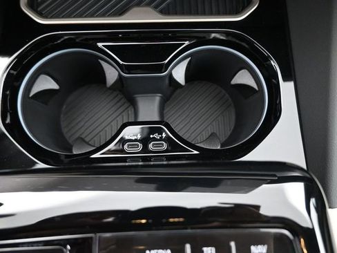 New 2025 BMW 530i w/ Executive Package image 6