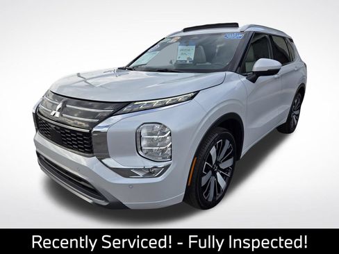 Used 2025 Mitsubishi Outlander SEL FWD image 3