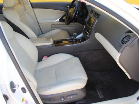 Used 2010 Lexus IS 250 image 9