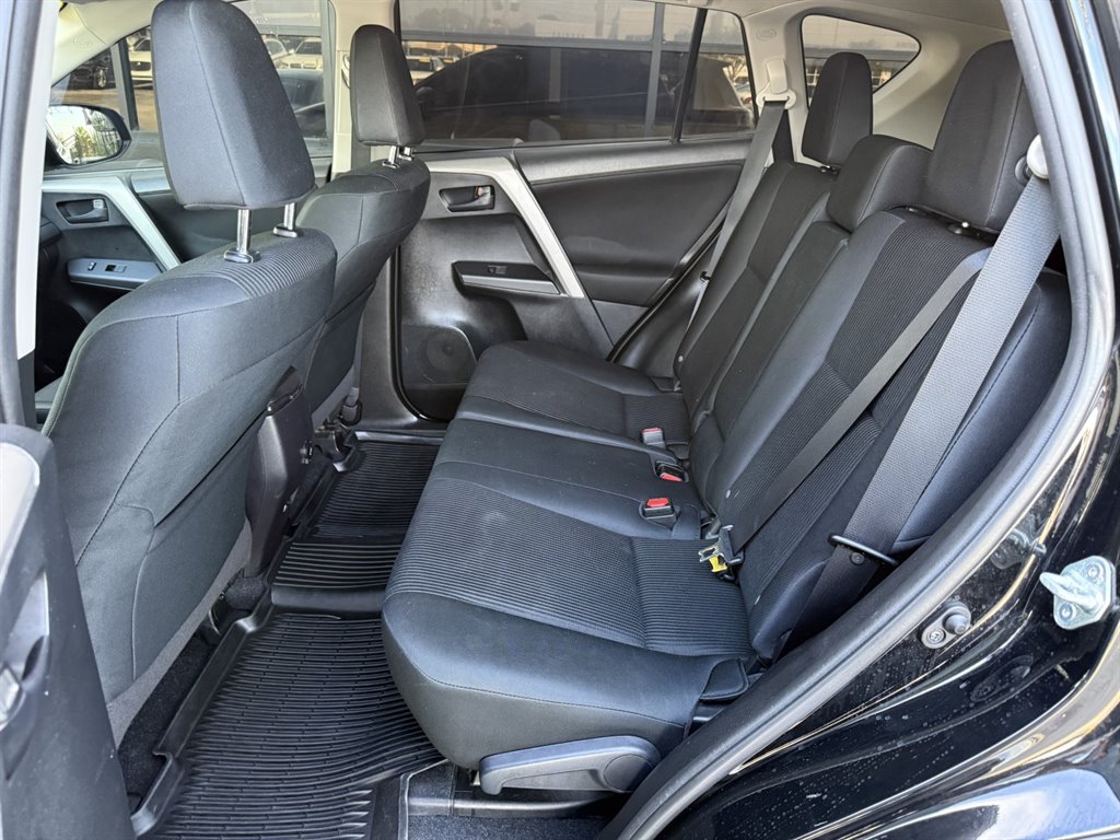 Used 2017 Toyota RAV4 LE FWD image 11