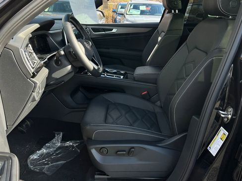 New 2026 Volkswagen Atlas Cross Sport SE image 18