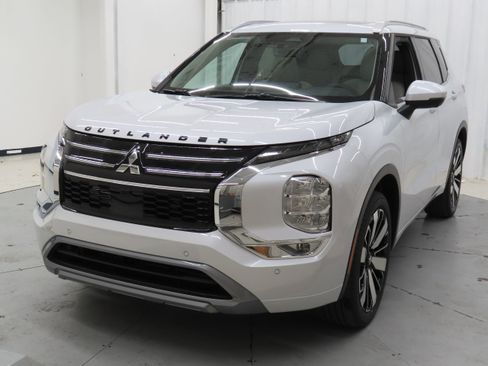 New 2026 Mitsubishi Outlander SEL FWD image 8
