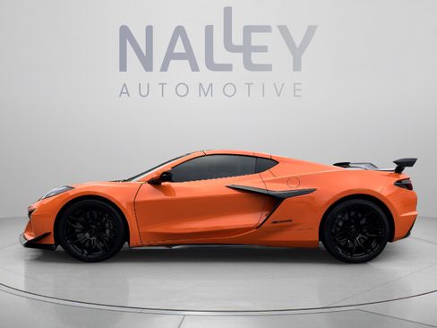 Used 2023 Chevrolet Corvette Z06 w/ Z07 Performance Package RWD image 2