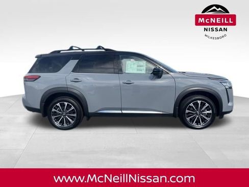 New 2026 Nissan Pathfinder Platinum image 8